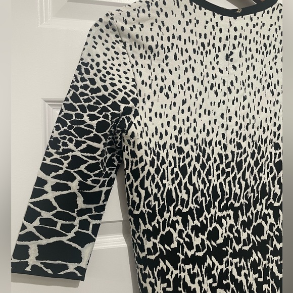 Roberto Cavalli dress SIZE S.Tent Dress
Black.Three-Quarter Sleeve with V-Neck. - Picture 10 of 16